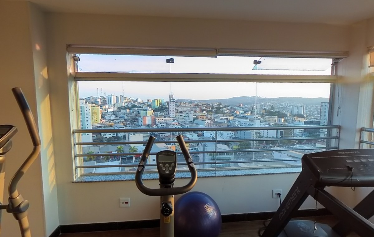 Espaço Fitness com vista da cidade